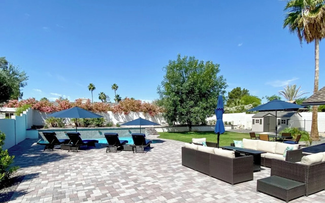 Luxe Desert Home w/ Heated Pool: 3 Mi to Kierland!