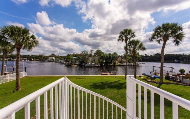 "the Keys Bungalow On The Cotee River."