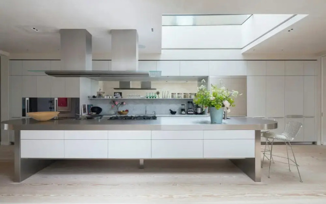 Blythe Road by Onefinestay