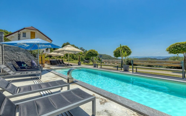 Pool & Whirlpool Villa Art Three