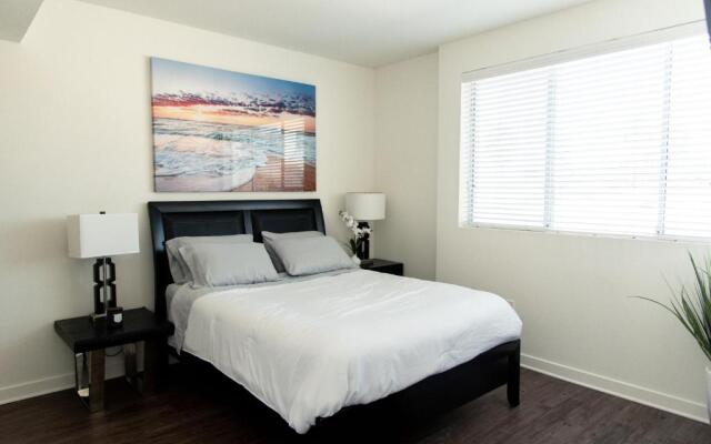 Santa Monica 2 Bed/ 2 Bath