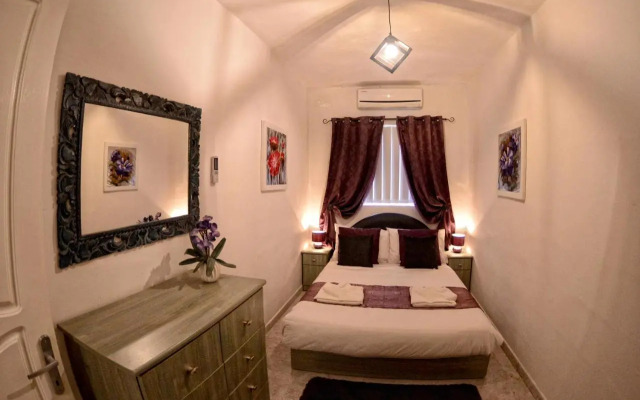 Village Corner 3 bedroom apartment with garage
