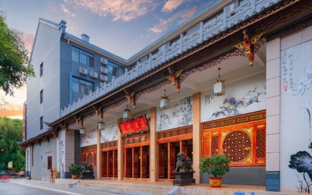 Maitreya Sanlong Hotel (Huquan Hot Spring Ecological Park Honghe Water Town Branch)