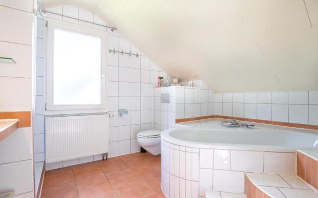 Tolstov House - 6 Room Villa with Garden - 15min Messe DUS