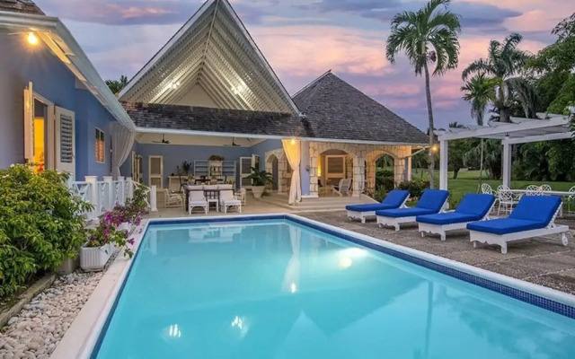 Sunny Vacation Villa 25