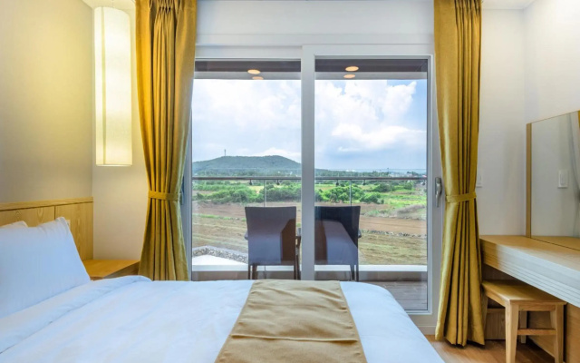 Thira Hotel