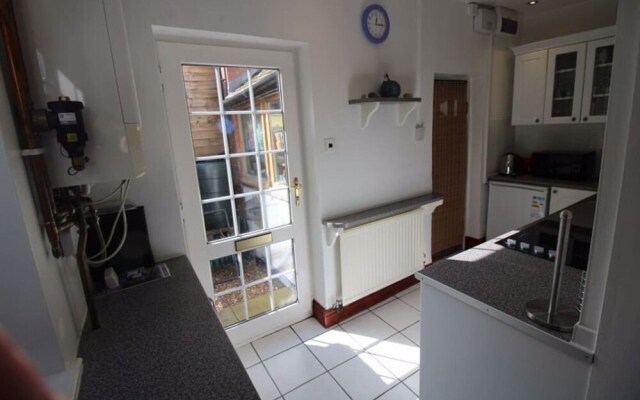 Cosy, Self-contained 1-bedroom Flat Near Nantwich