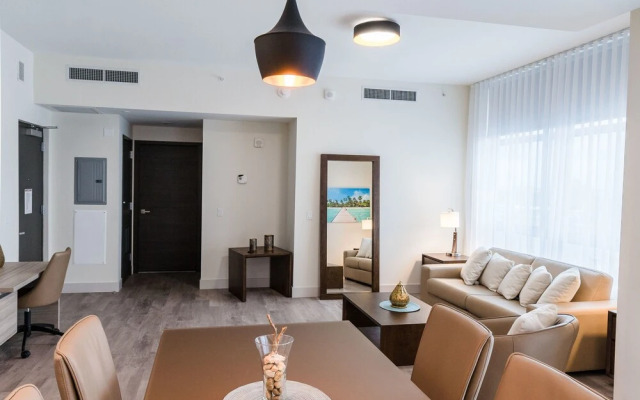 CH Deluxe Apartments  by MDR