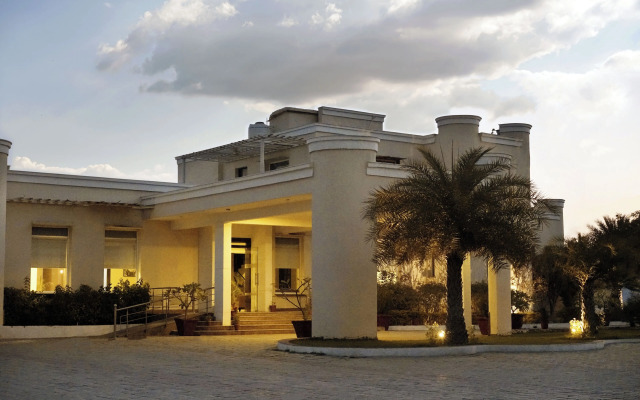 TreeHouse Sunrise Resort & Caravan Park