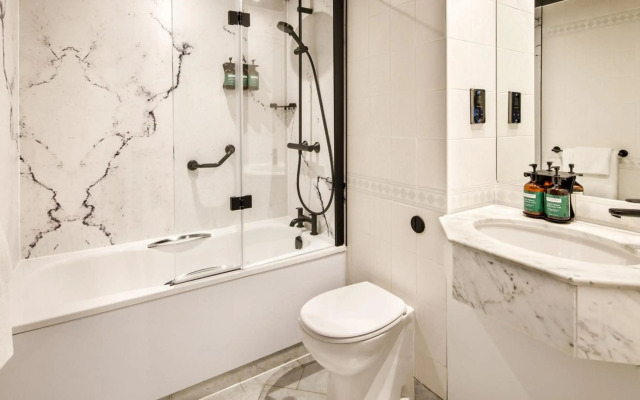 Crowne Plaza Manchester Airport by IHG