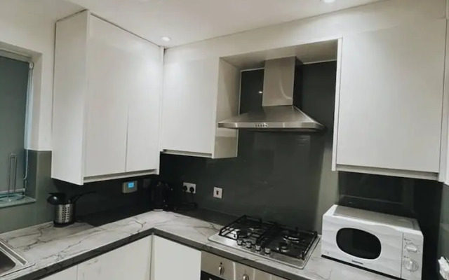 Stunning 3-bed House in Oldbury