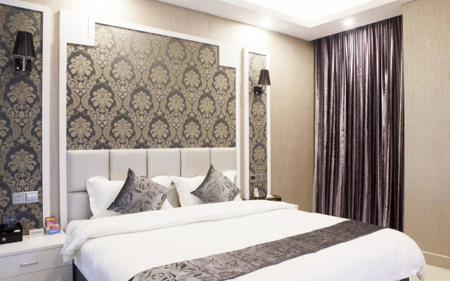 Moon Theme Hotel