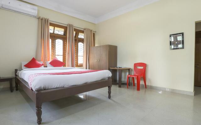 OYO 74211 Hotel Green Lush