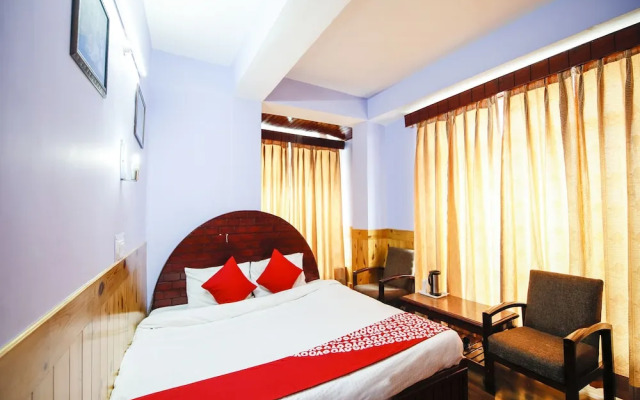 Oyo 18809 Mahamaya Palace