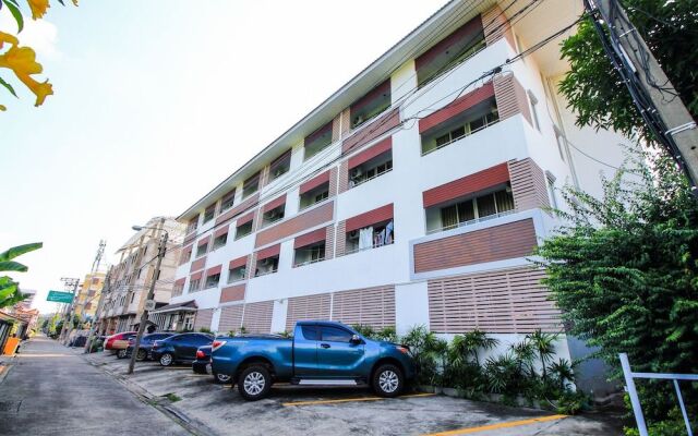 OYO 405 Ruan Plaisoi Apartment