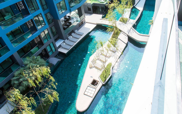 Acqua Condominium