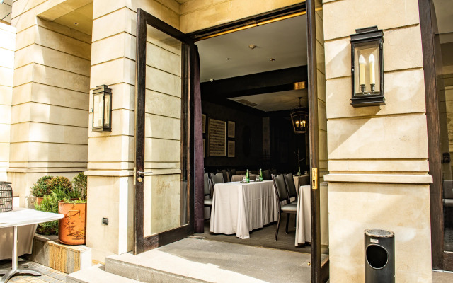 The Singular Santiago