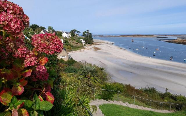 Breton holiday home in a quiet location near the beach