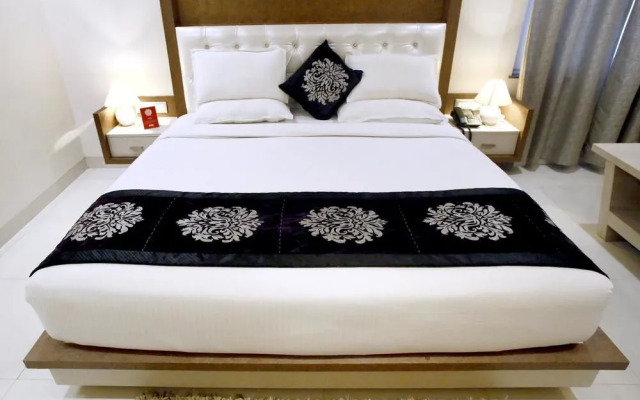 Capital O 9051 The Vedas