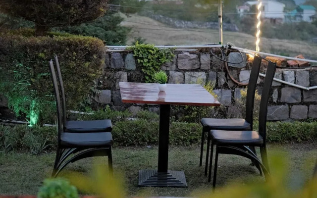 The Luv Hill Hotel And Cafe