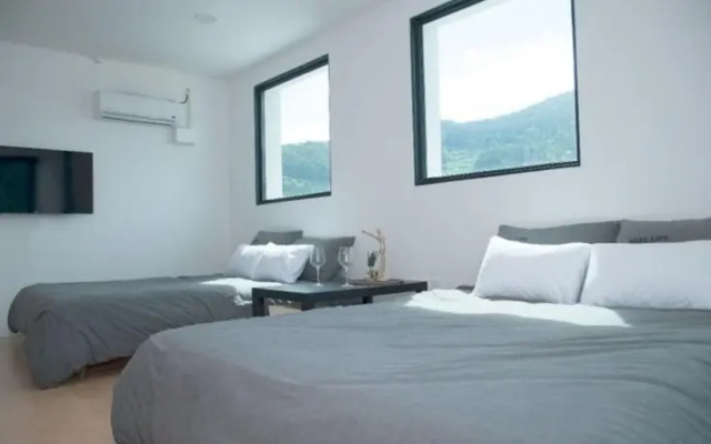 Tongyeong Chorokbit Bada Pension