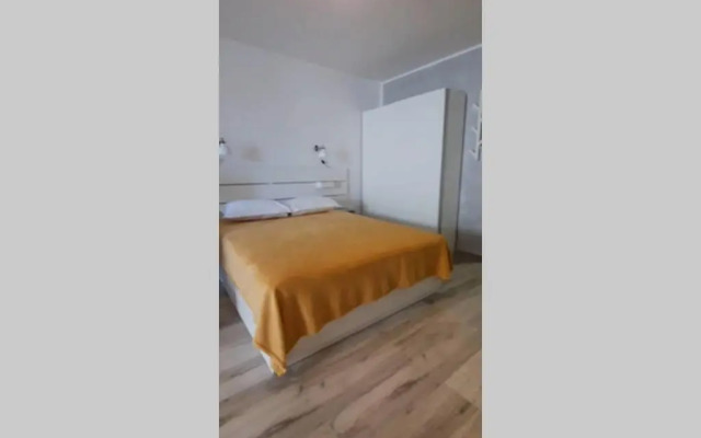 MARIA, Modern studio apartment with private parking