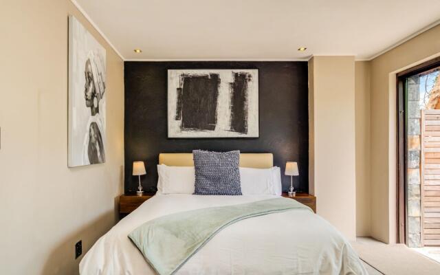 Lovely 1 Bedroom Apartment in Camps Bay