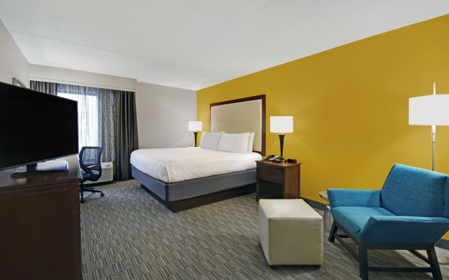 Holiday Inn Express & Suites Cincinnati Riverfront by IHG