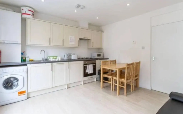 Cozy 4 Bed Flat in Islington London