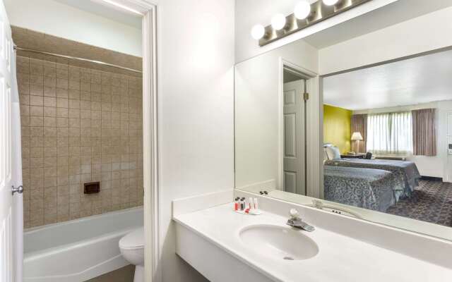 Days Inn by Wyndham Delta
