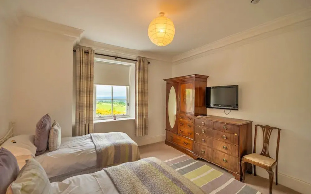 Self-catering Retreat With Pool, hot tub