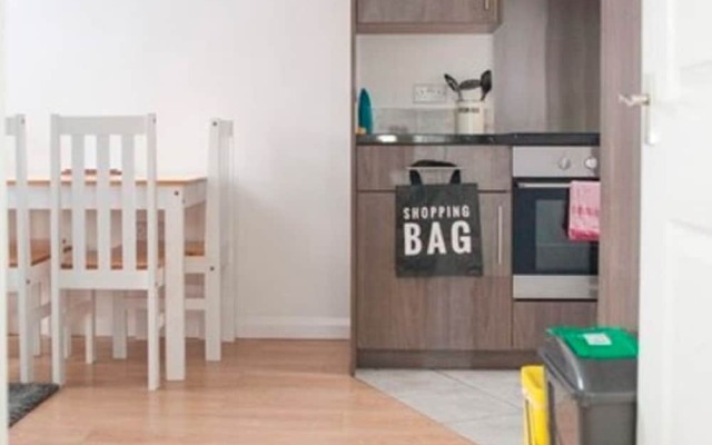 Lovely Holiday Home in Gloucester With Garden