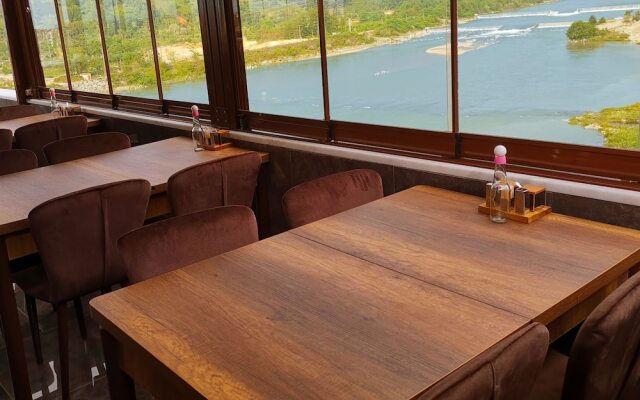 Aziziya Suit Hotel