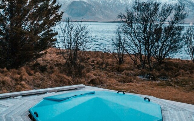 Private Cozy House by the Fjord