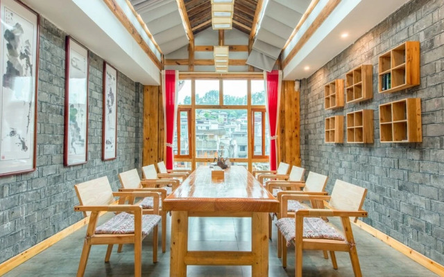 Floral Hotel Fenghuang Huercaowu