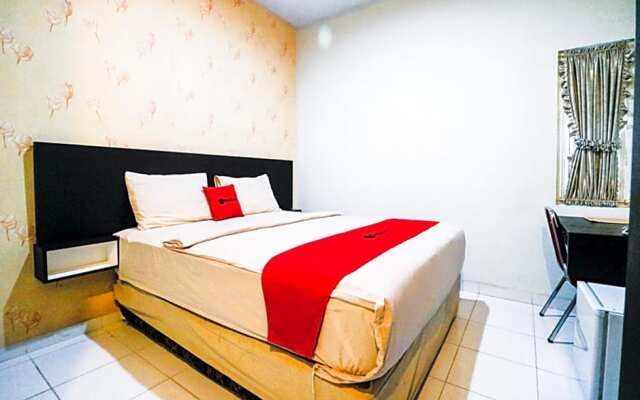RedDoorz Plus At Lucky Inn Hotel Panakkukang