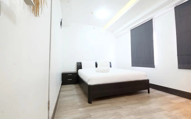 Spacious Apartment at Green Bay Pluit