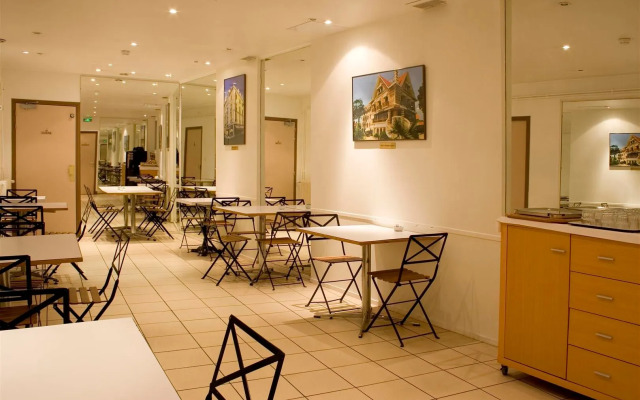 Ours Blanc - Place Victor Hugo