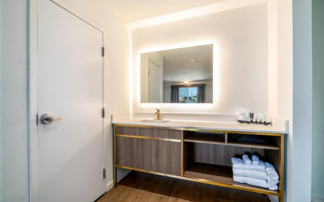 Trend Hotel at LAX Airport