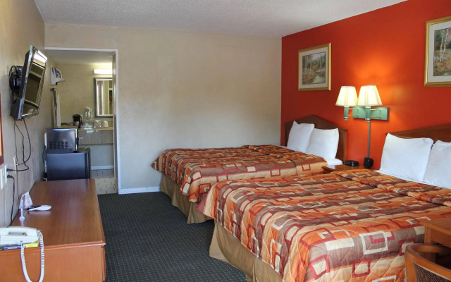 Continental Inn & Suites Nacogdoches TX / SFA  University/Downtown