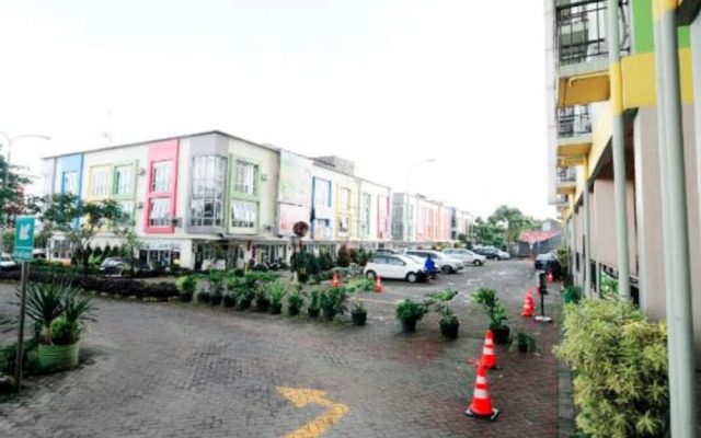 OYO 93439 The Suites Metro Apartment By Interindo