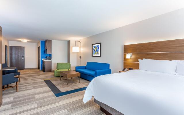 Holiday Inn Express & Suites Eau Claire North, an IHG Hotel