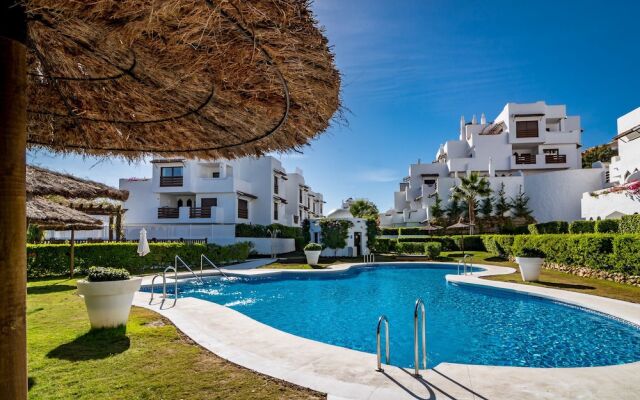 GH-Beautiful 2 bedroom apt small pool