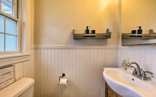 Mattituck Home w/ Fireplaces - Near Wineries