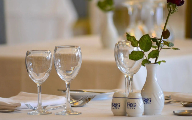 Royal Garden Palace (Families and Couples)