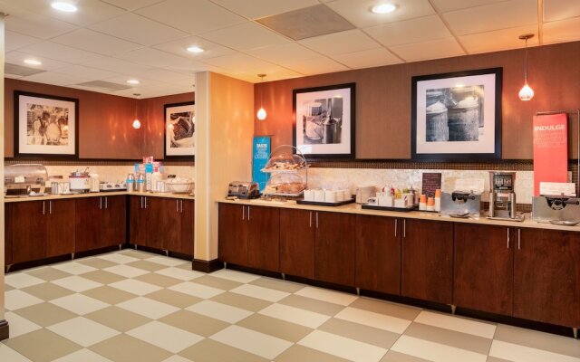 Hampton Inn Charleston-Southridge