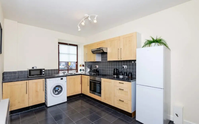 2 Bed Flat-ground Floor-parking