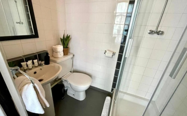 OTTO Breeze Hotel & Spa