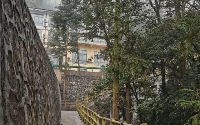 Emeishan Friendship Hotel
