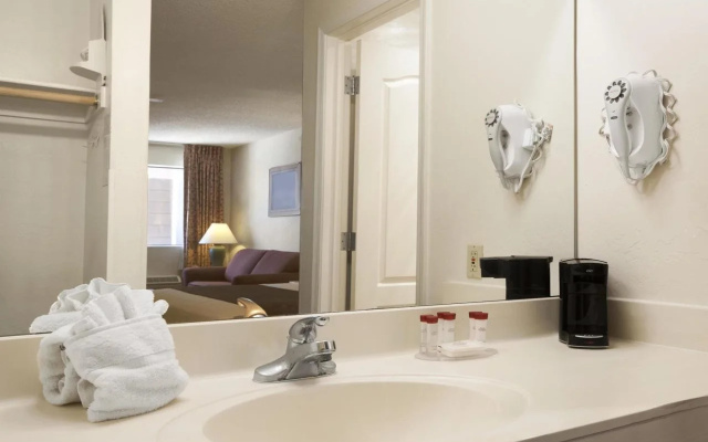 The Hotel Serene Glendale Peoria, Surestay Collection by BW